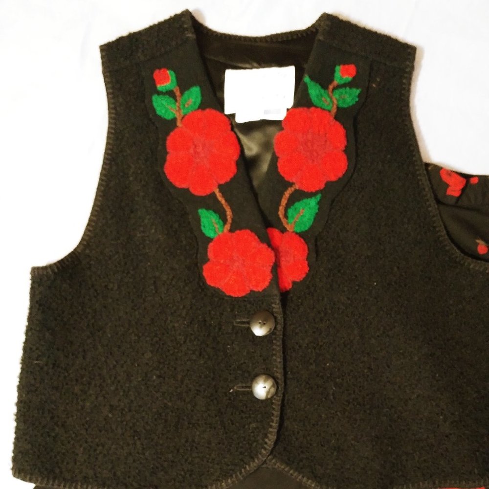 Cindy Owings Original 100% Wool Red Roses Vest with coodinating red roses skirt